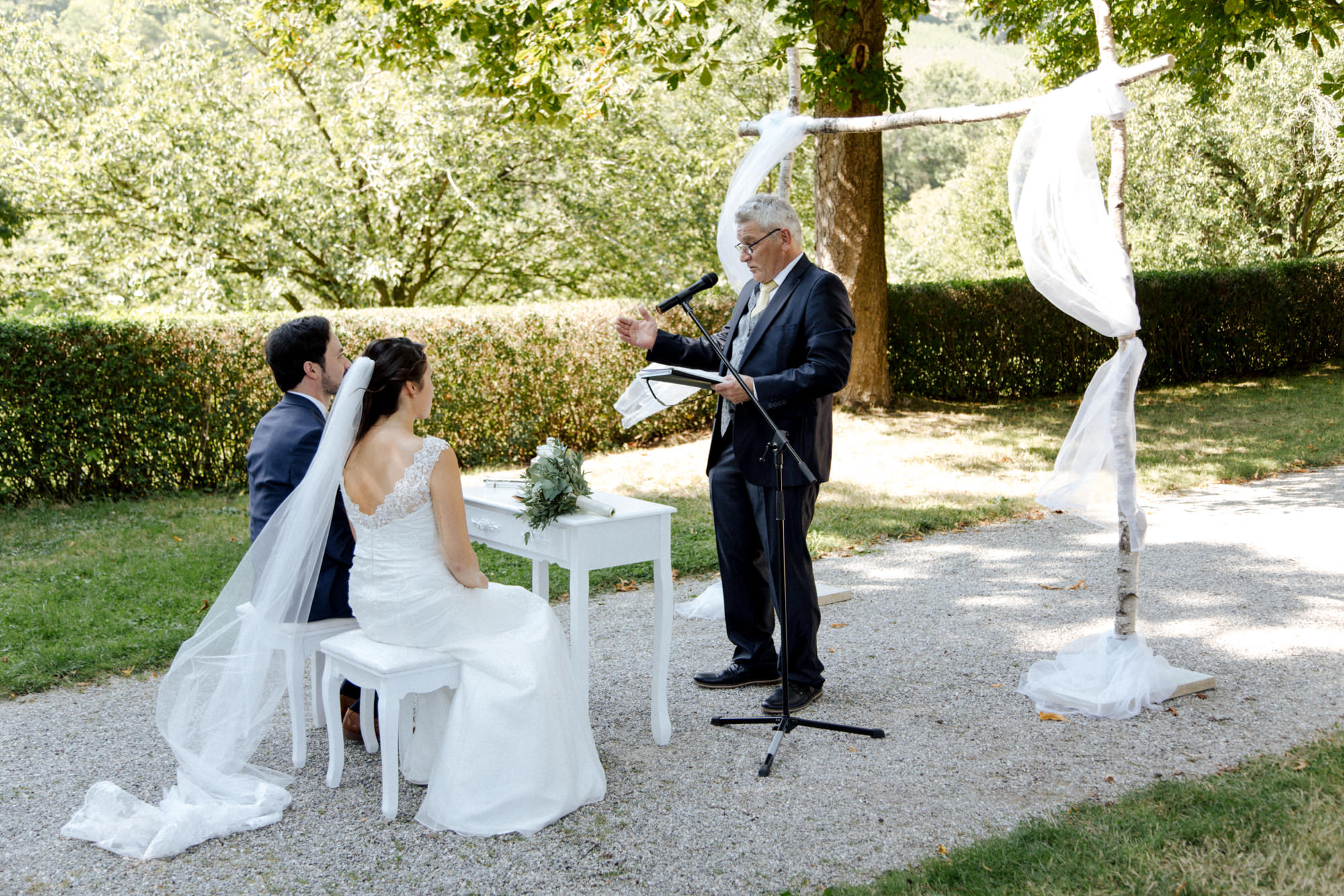 Hochzeit mit freier Trauung im Schloss Weikersheim - Orangerie - fotografiert von Yvonne & Rolland Photography
