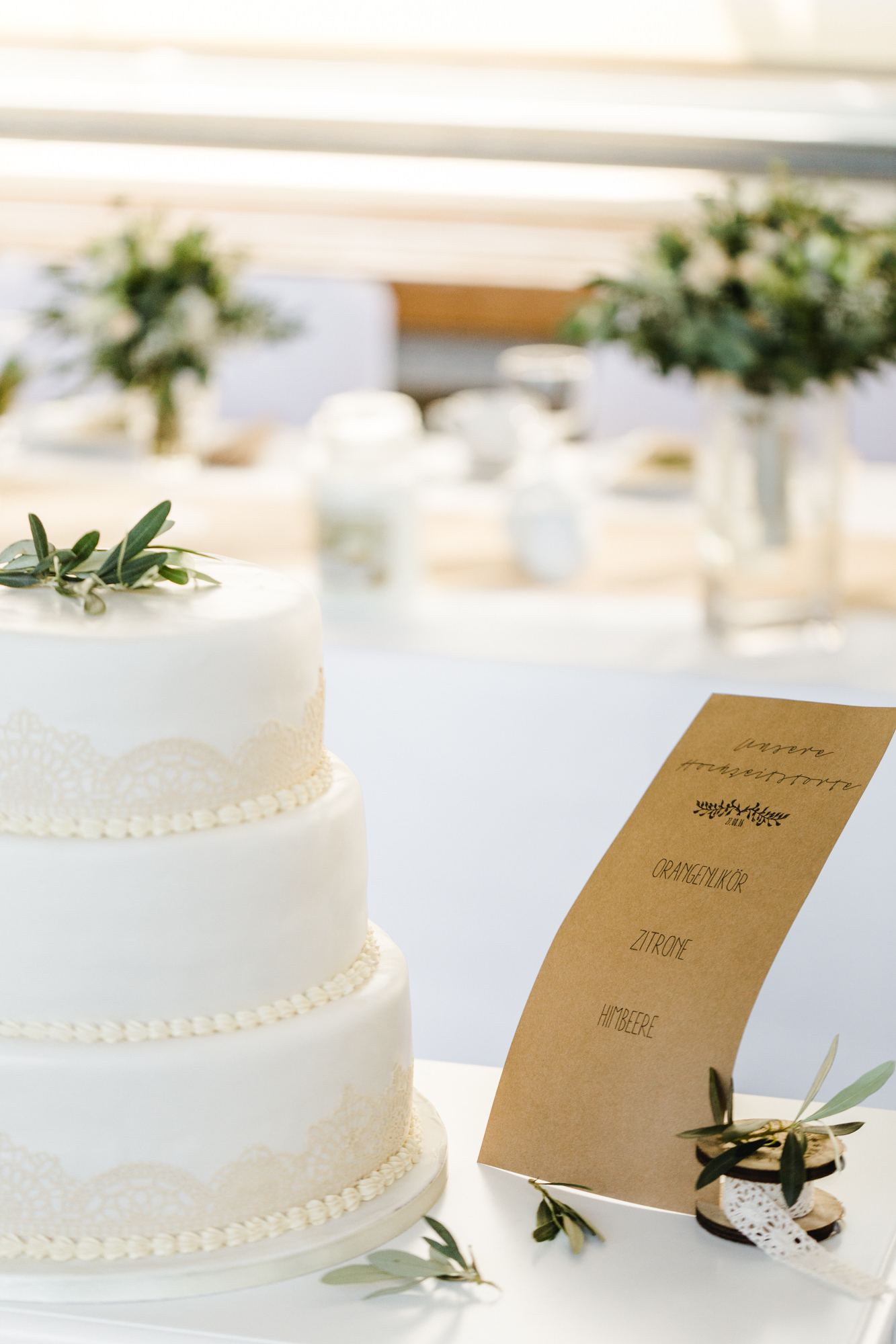 Hochzeit mit freier Trauung im Schloss Weikersheim - Orangerie - fotografiert von Yvonne & Rolland Photography