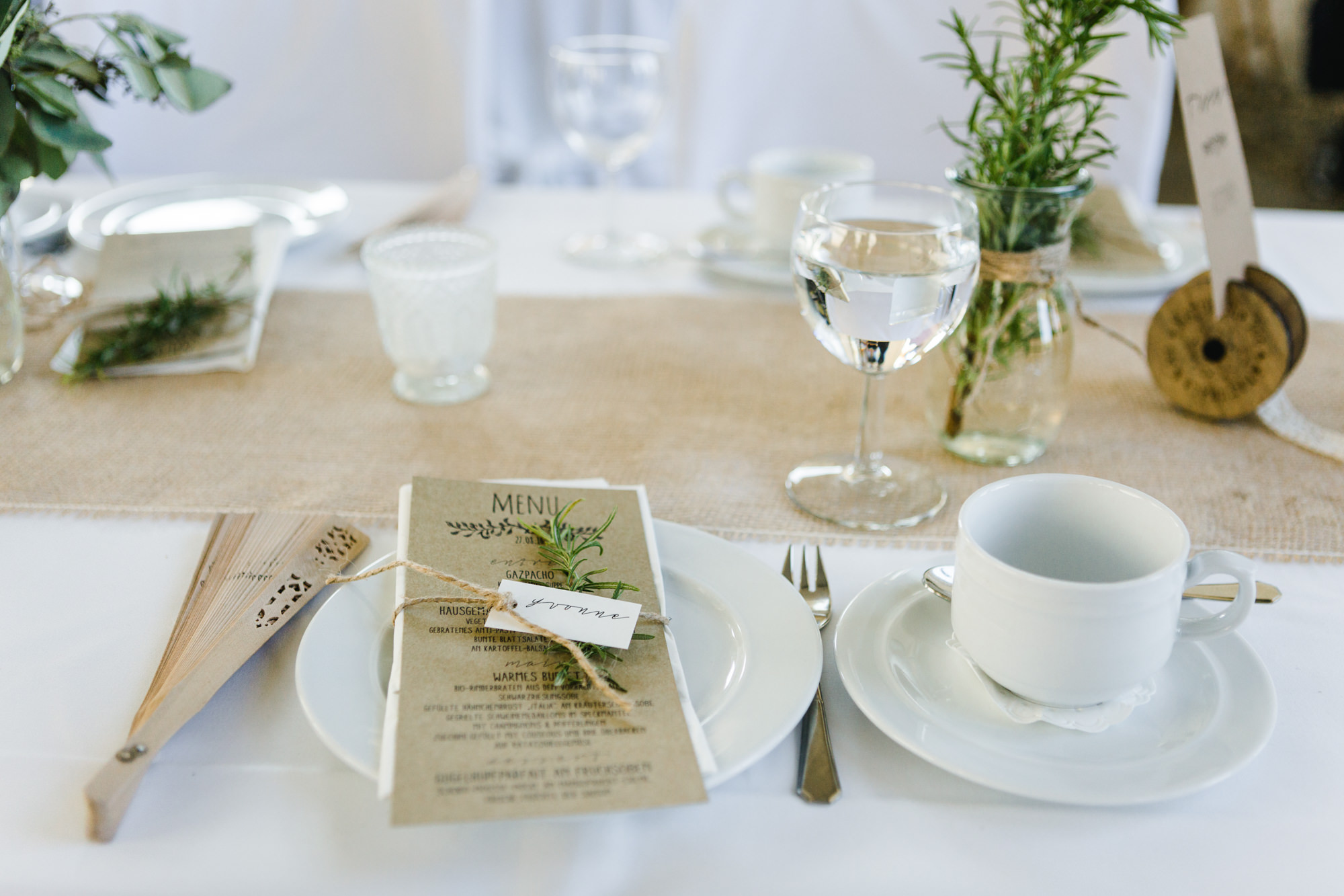 Hochzeit mit freier Trauung im Schloss Weikersheim - Orangerie - fotografiert von Yvonne & Rolland Photography