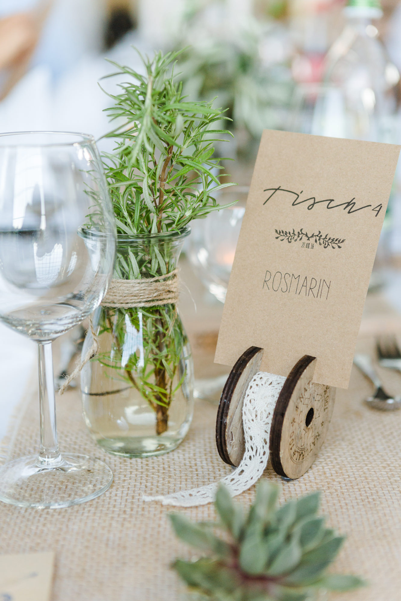 Hochzeit mit freier Trauung im Schloss Weikersheim - Orangerie - fotografiert von Yvonne & Rolland Photography
