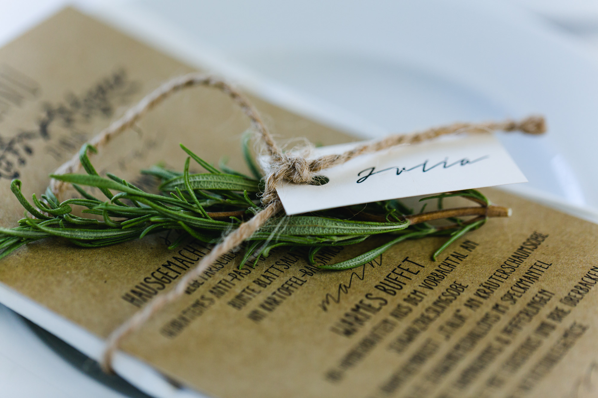 Hochzeit mit freier Trauung im Schloss Weikersheim - Orangerie - fotografiert von Yvonne & Rolland Photography