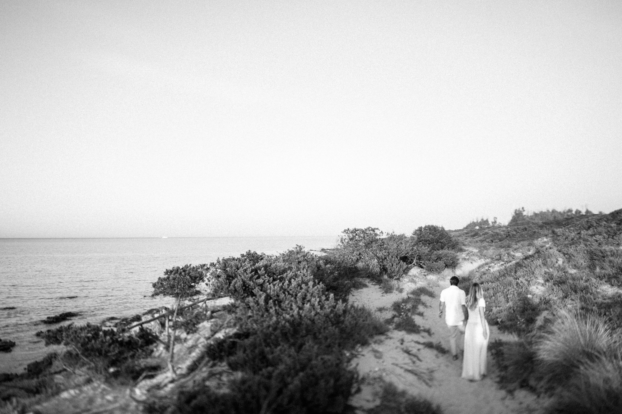 Elopement-Shooting am Strand von Sardinien fotografiert von Yvonne & Rolland Photography