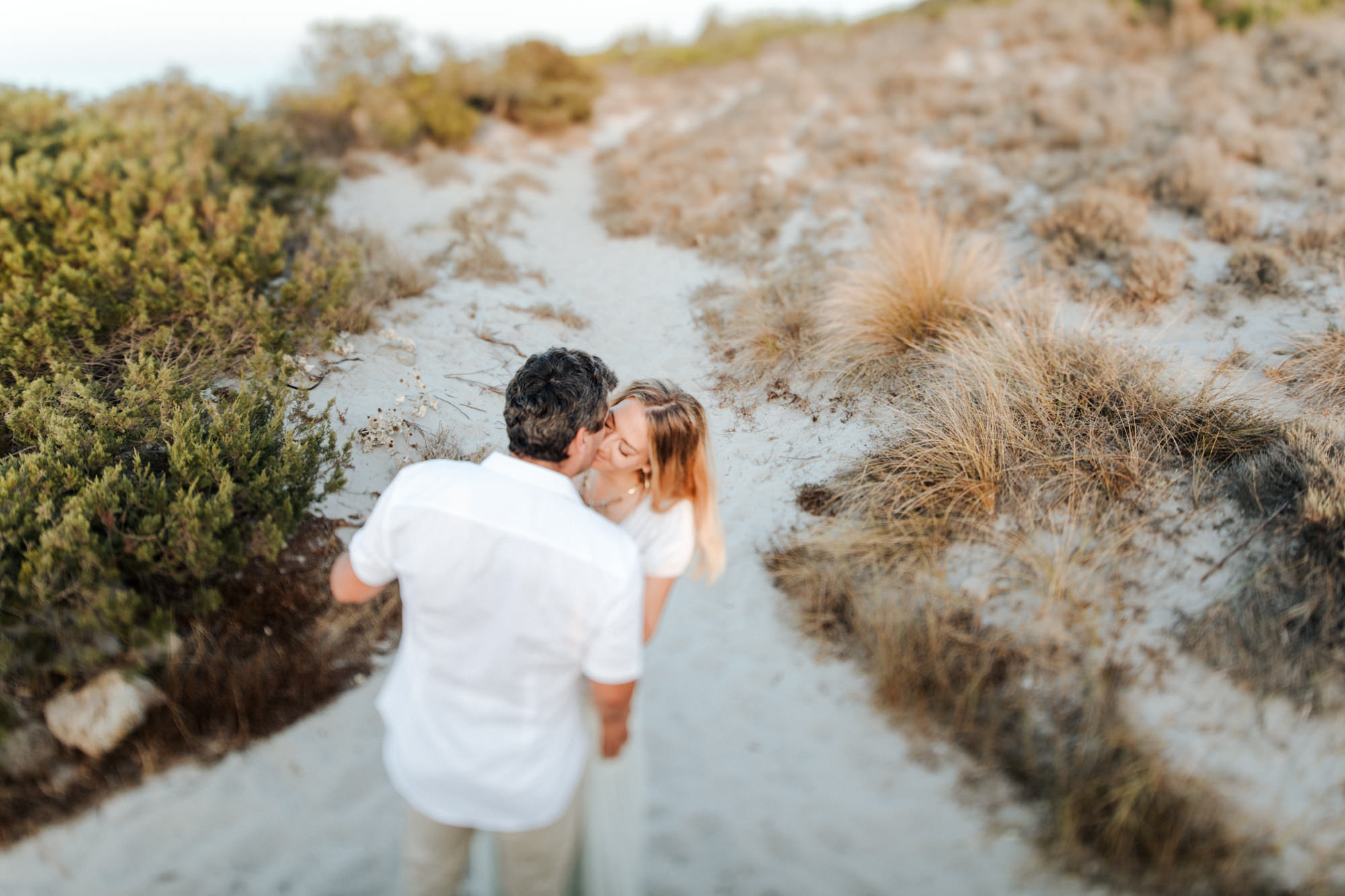 Elopement-Shooting am Strand von Sardinien fotografiert von Yvonne & Rolland Photography