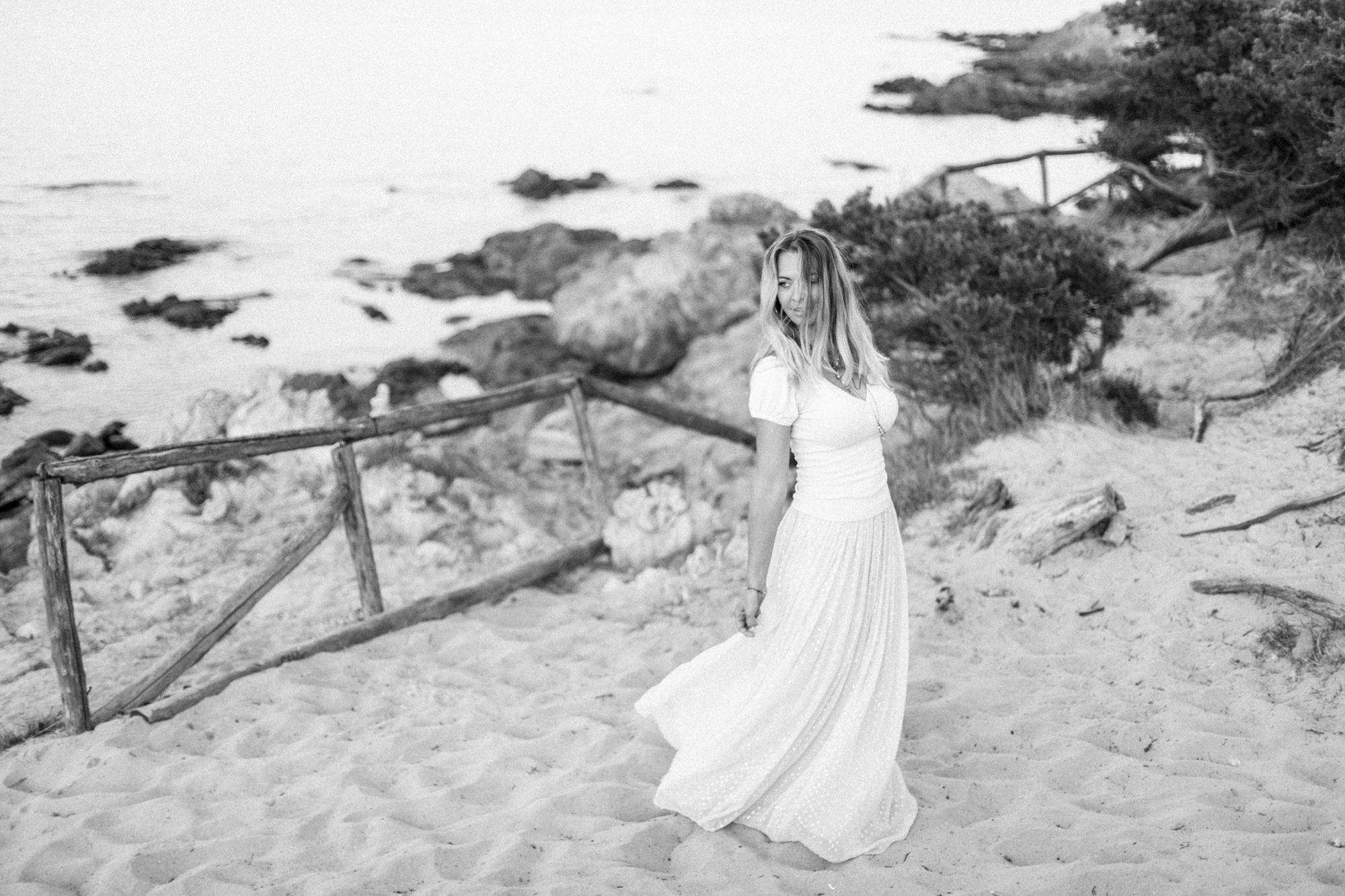 Elopement-Shooting am Strand von Sardinien fotografiert von Yvonne & Rolland Photography