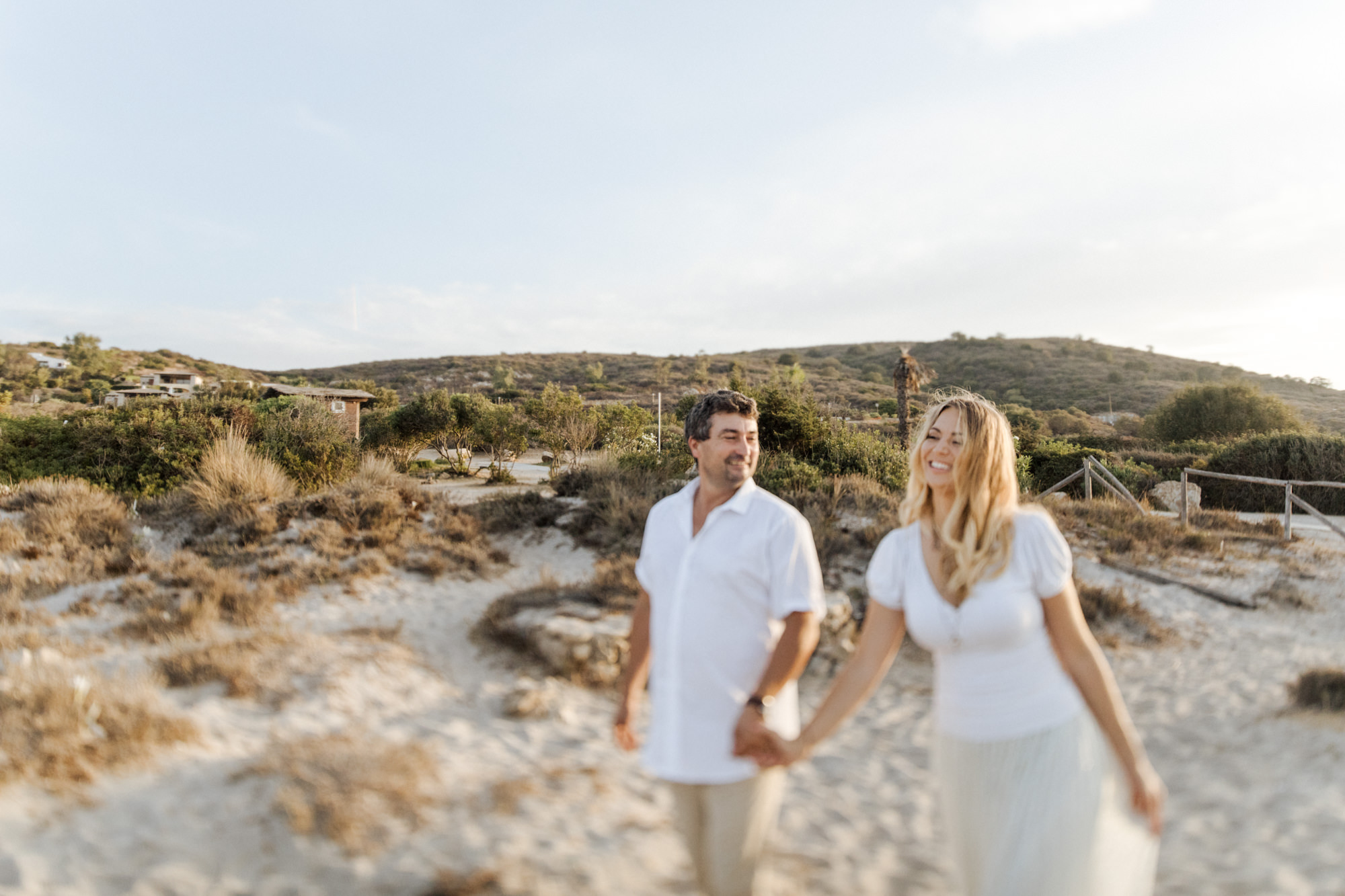 Elopement-Shooting am Strand von Sardinien fotografiert von Yvonne & Rolland Photography