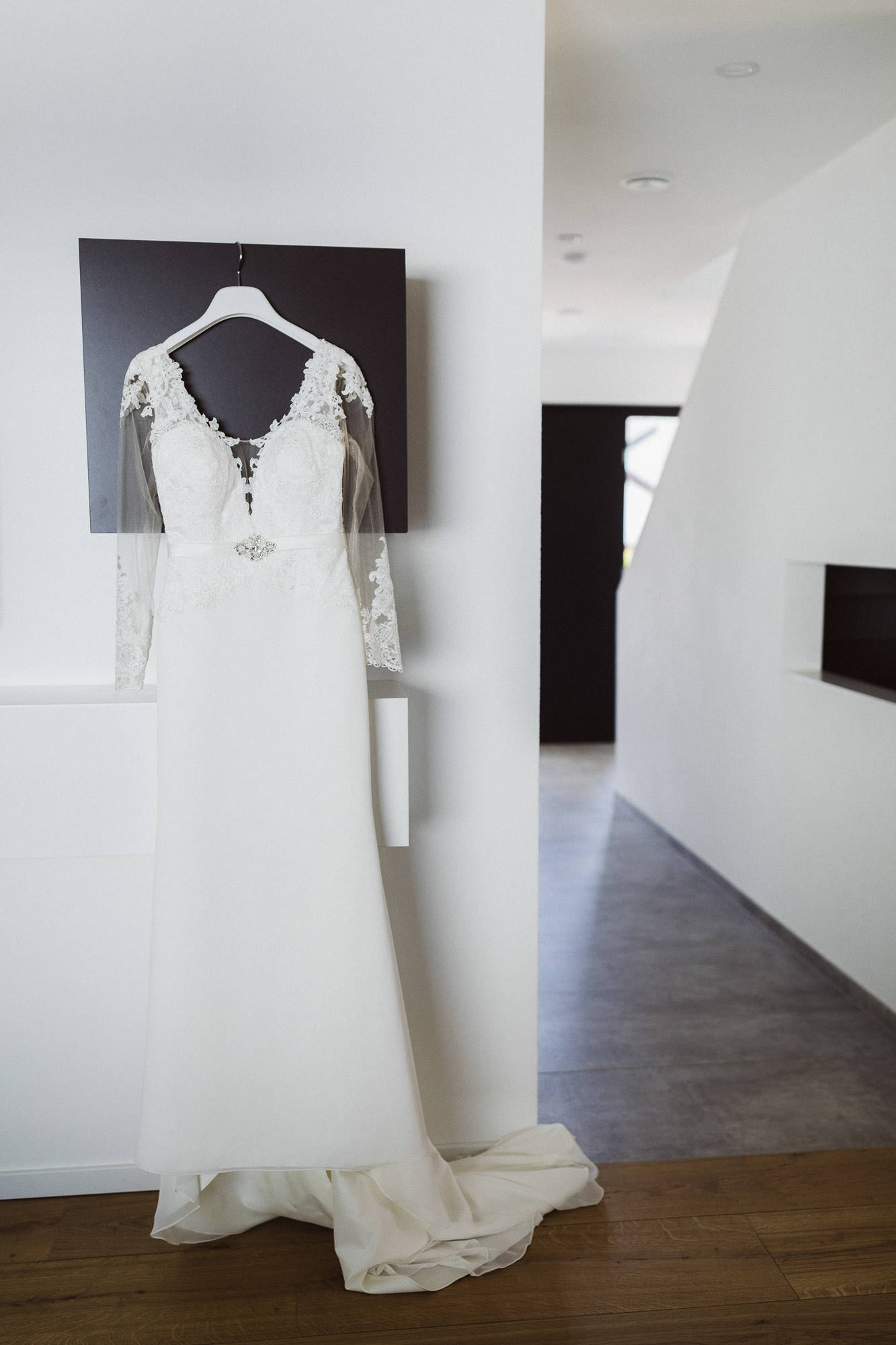 Sommerhochzeit in einer Scheune von Julia & Marco - Hochzeitsreportage fotografiert von Yvonne & Rolland Photography