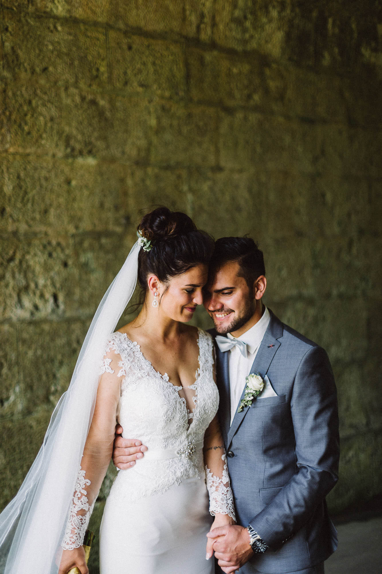 Sommerhochzeit in einer Scheune von Julia & Marco - Hochzeitsreportage fotografiert von Yvonne & Rolland Photography