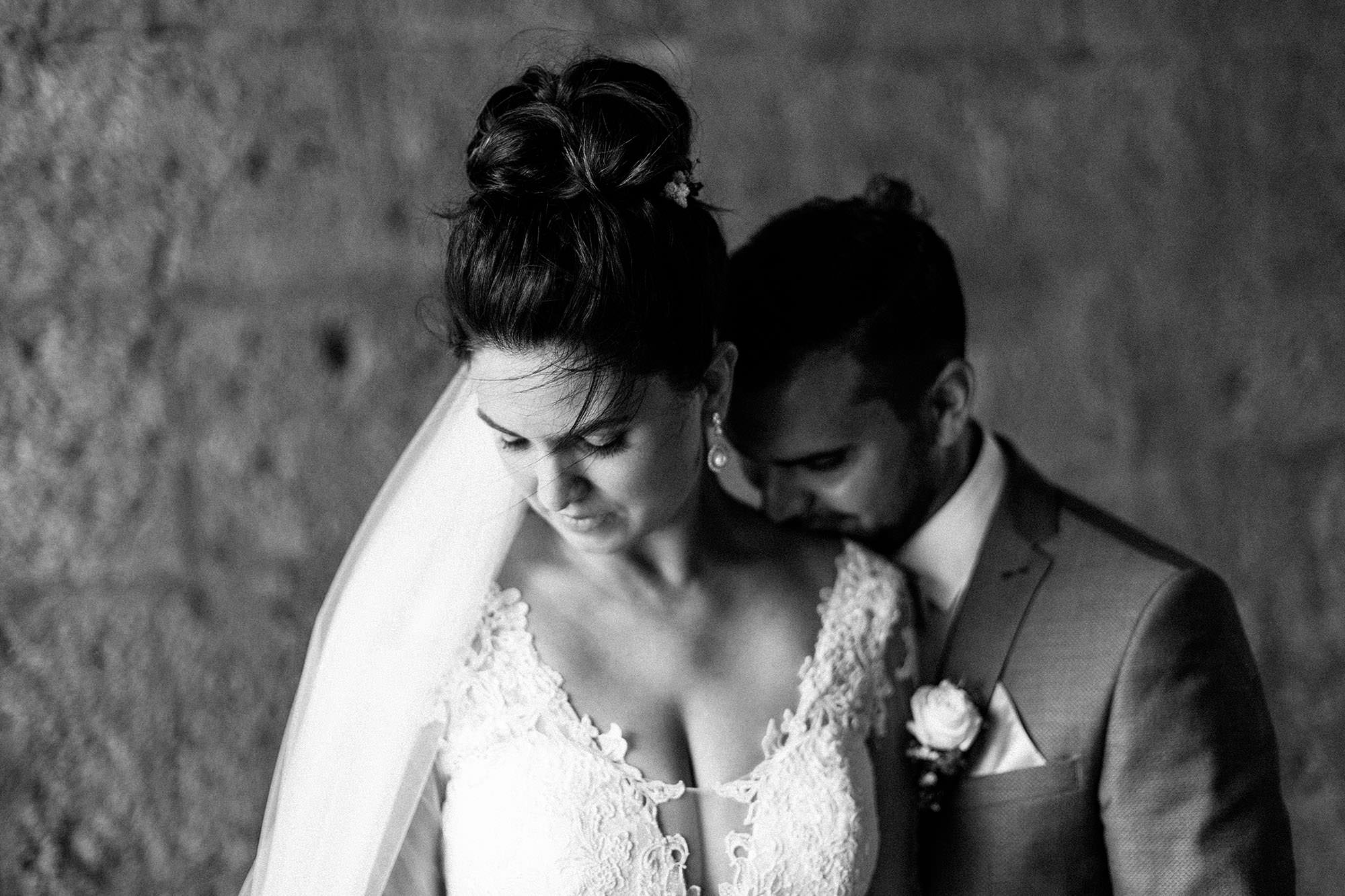 Sommerhochzeit in einer Scheune von Julia & Marco - Hochzeitsreportage fotografiert von Yvonne & Rolland Photography