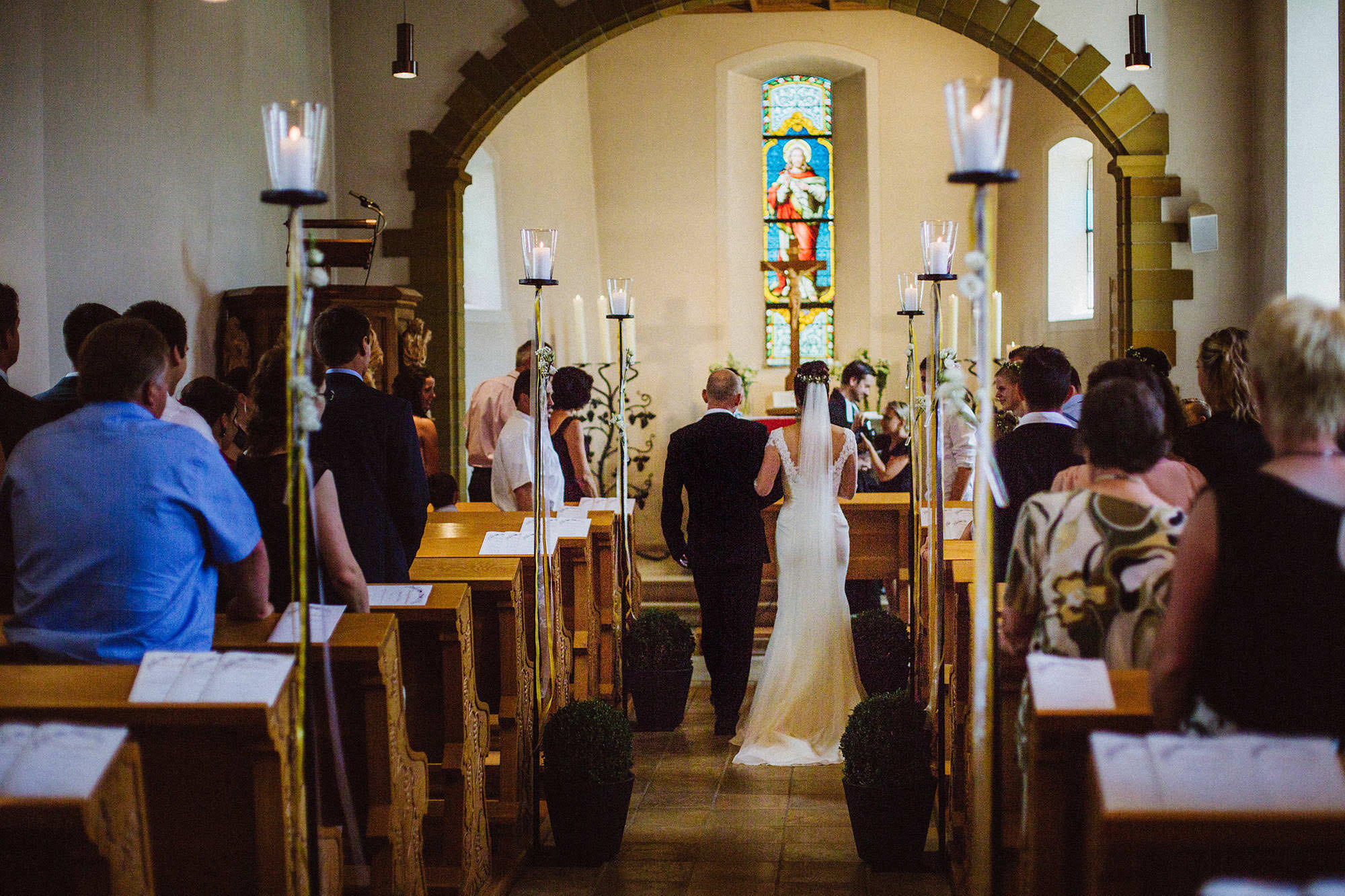 Sommerhochzeit in einer Scheune von Julia & Marco - Hochzeitsreportage fotografiert von Yvonne & Rolland Photography