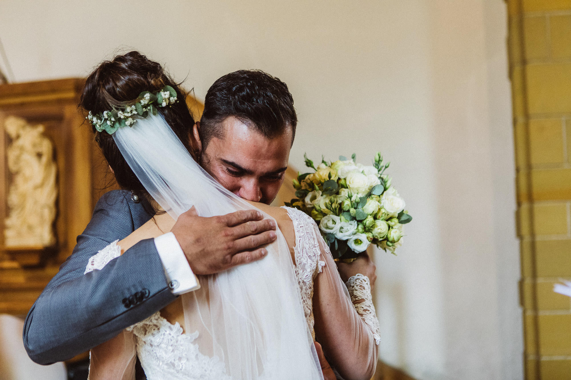Sommerhochzeit in einer Scheune von Julia & Marco - Hochzeitsreportage fotografiert von Yvonne & Rolland Photography
