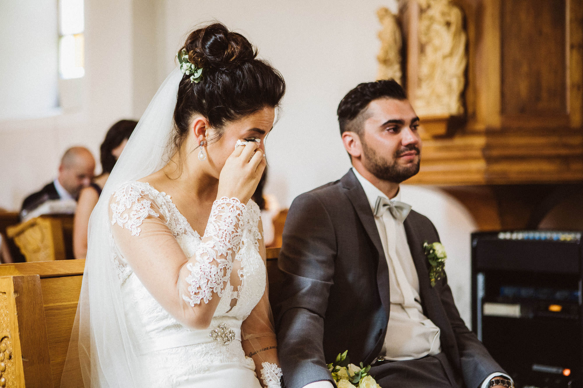 Sommerhochzeit in einer Scheune von Julia & Marco - Hochzeitsreportage fotografiert von Yvonne & Rolland Photography