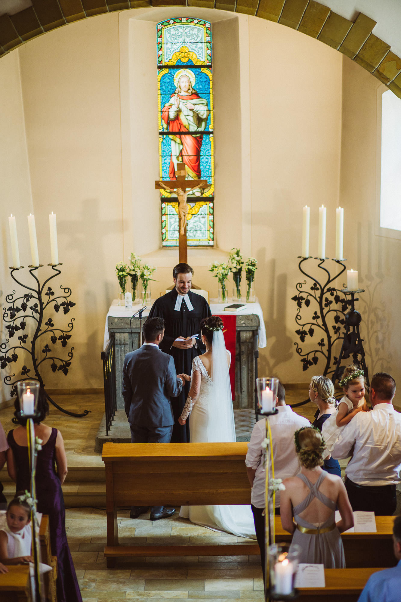 Sommerhochzeit in einer Scheune von Julia & Marco - Hochzeitsreportage fotografiert von Yvonne & Rolland Photography