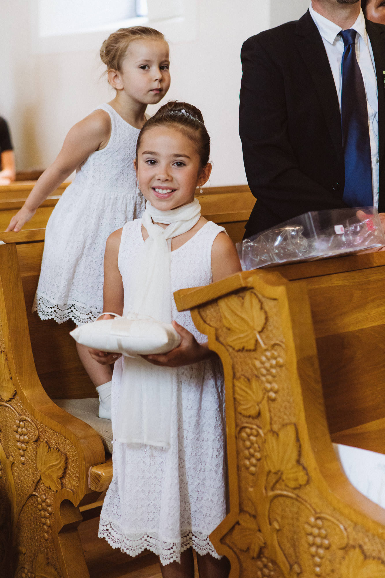 Sommerhochzeit in einer Scheune von Julia & Marco - Hochzeitsreportage fotografiert von Yvonne & Rolland Photography