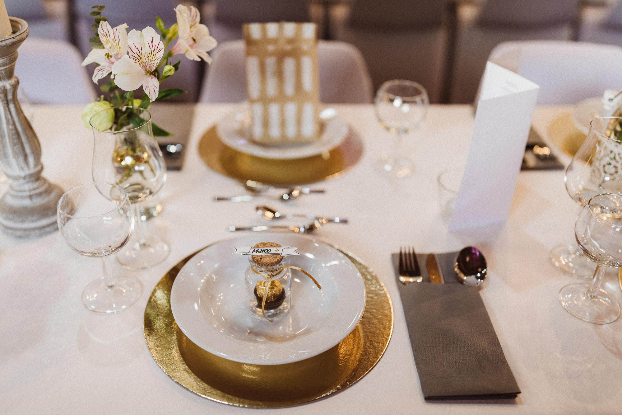 Sommerhochzeit in einer Scheune von Julia & Marco - Hochzeitsreportage fotografiert von Yvonne & Rolland Photography