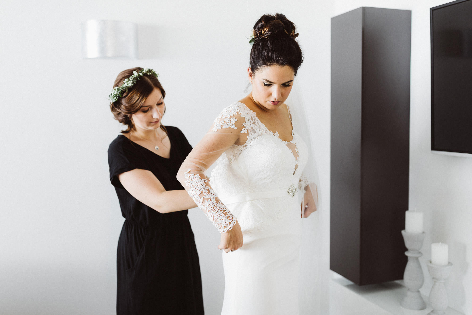 Sommerhochzeit in einer Scheune von Julia & Marco - Hochzeitsreportage fotografiert von Yvonne & Rolland Photography