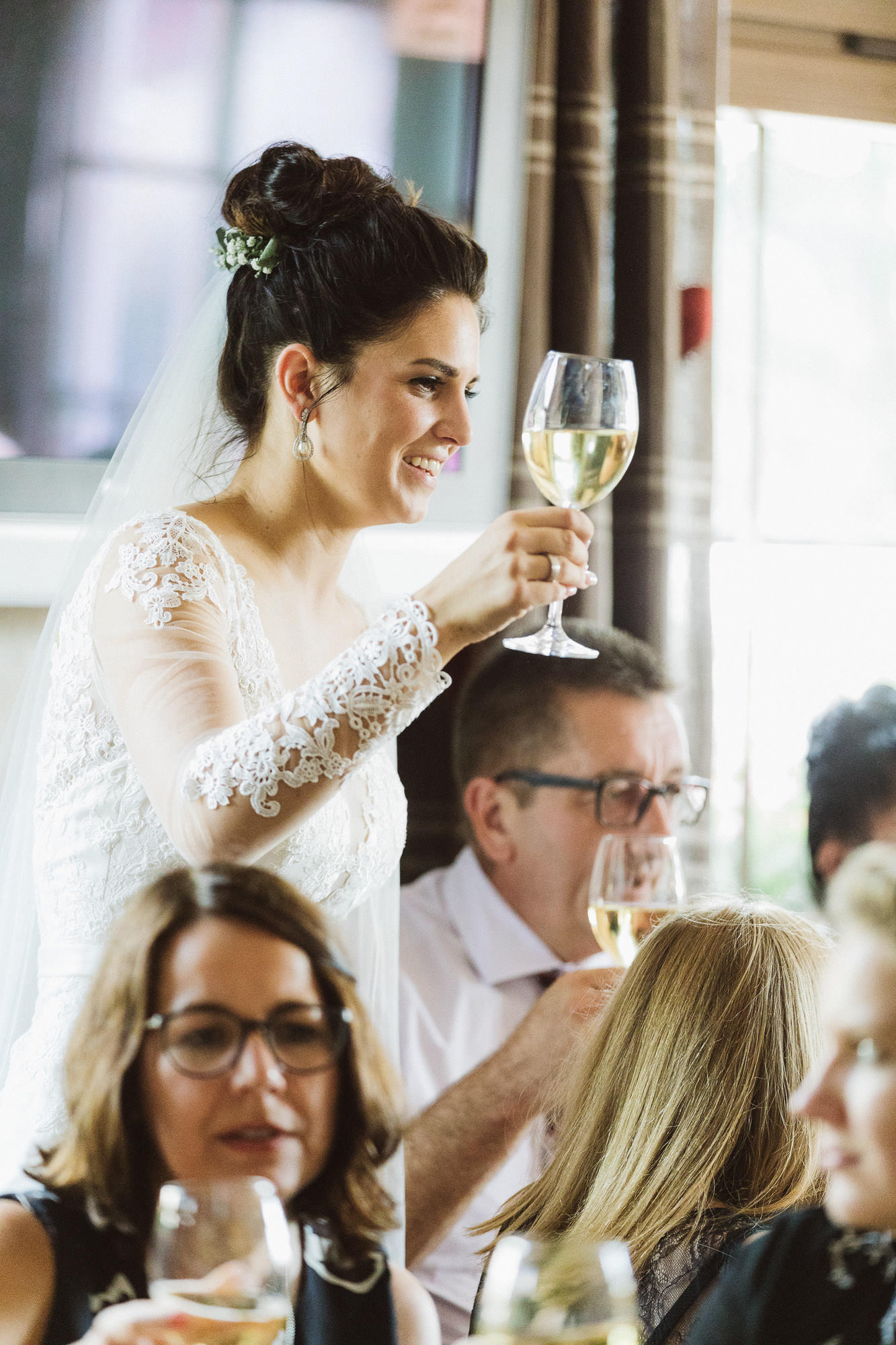 Sommerhochzeit in einer Scheune von Julia & Marco - Hochzeitsreportage fotografiert von Yvonne & Rolland Photography