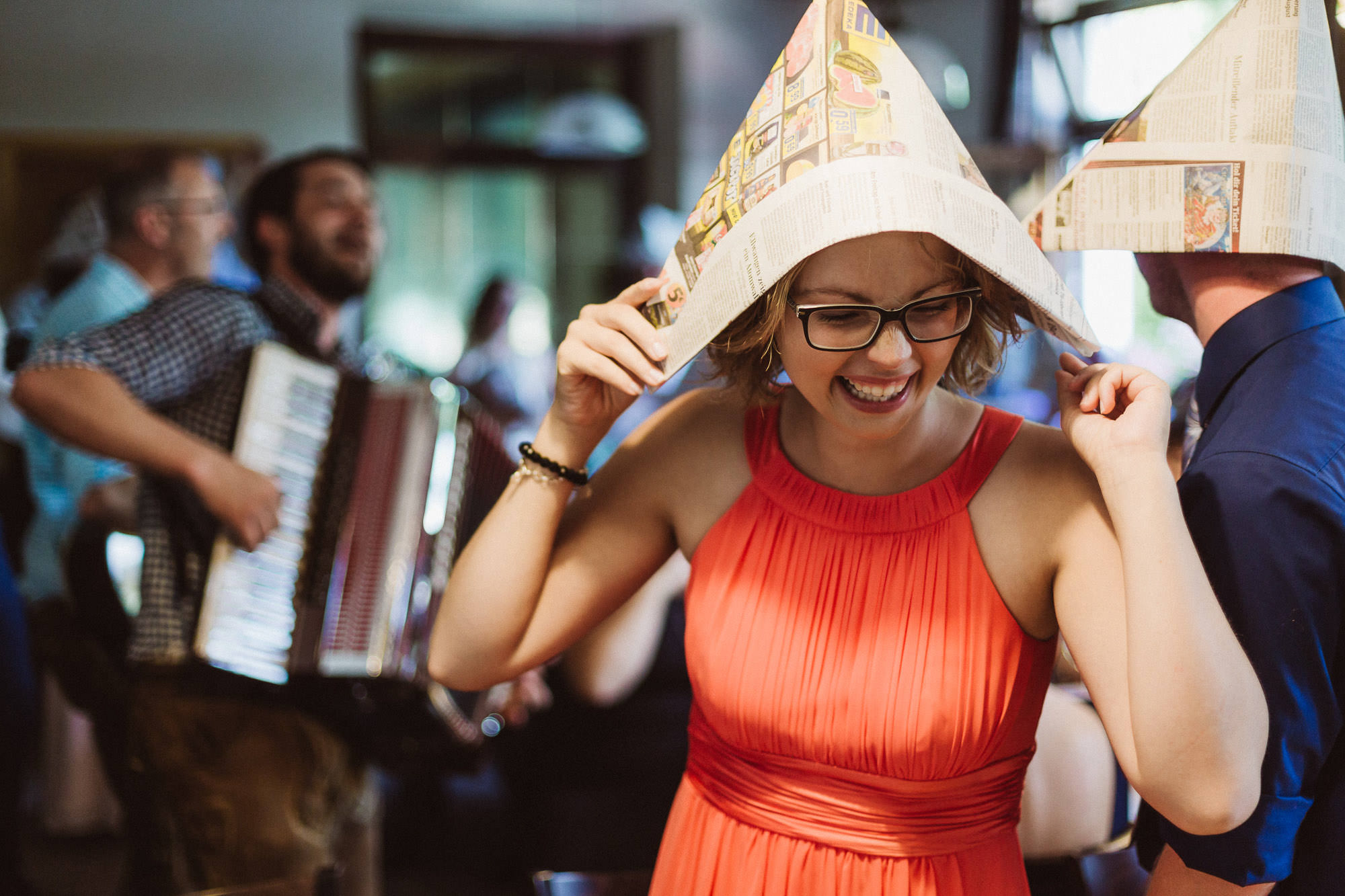 Sommerhochzeit in einer Scheune von Julia & Marco - Hochzeitsreportage fotografiert von Yvonne & Rolland Photography