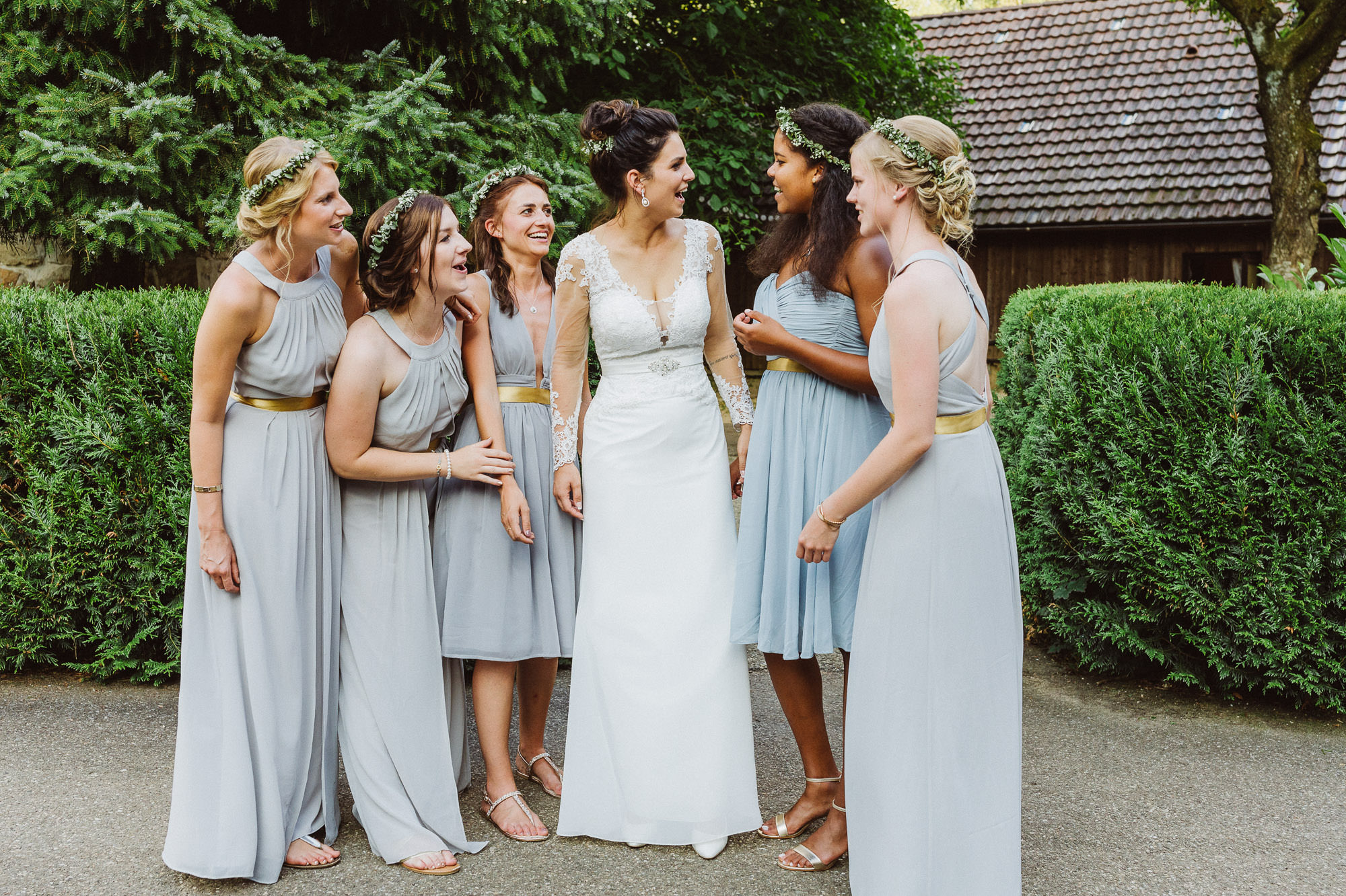 Sommerhochzeit in einer Scheune von Julia & Marco - Hochzeitsreportage fotografiert von Yvonne & Rolland Photography