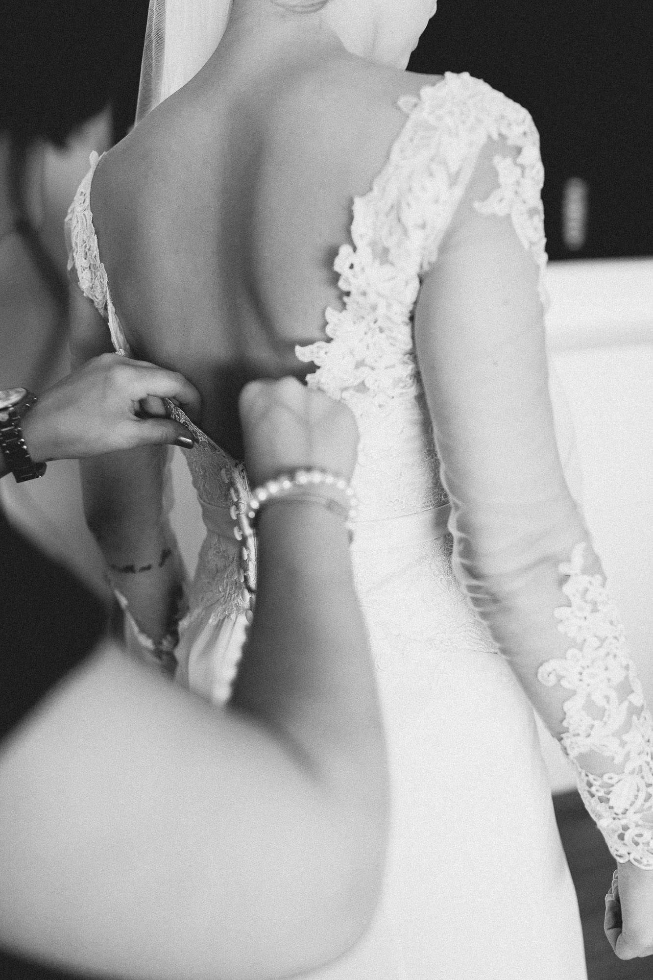 Sommerhochzeit in einer Scheune von Julia & Marco - Hochzeitsreportage fotografiert von Yvonne & Rolland Photography