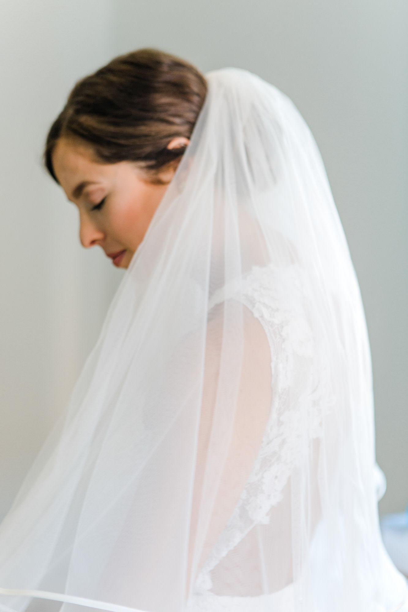 Hochzeit Verena & Mathias, Gut Mergenthau, Kissing - Hochzeitsreportage fotografiert von Yvonne & Rolland Photography