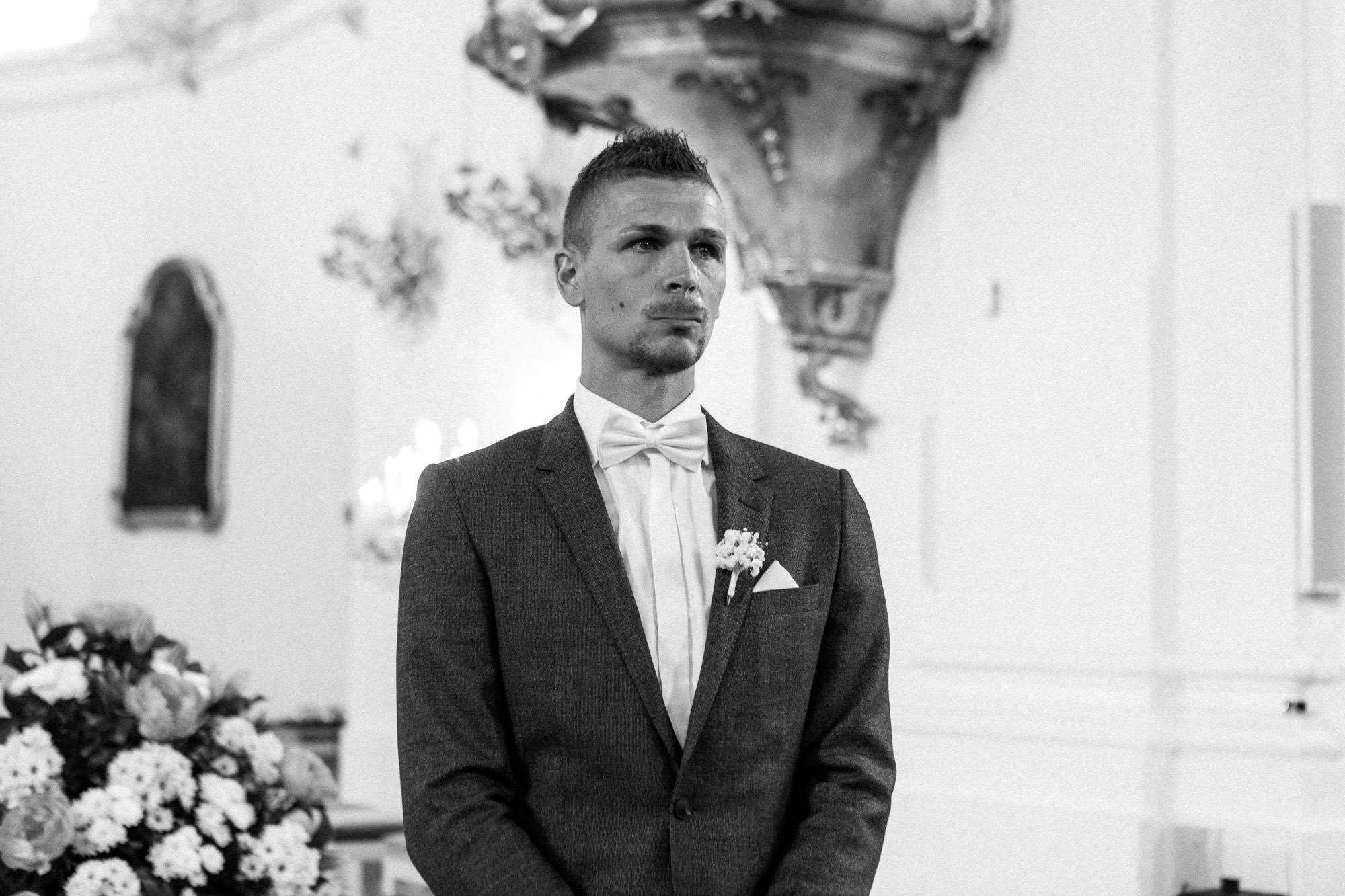 Hochzeit Verena & Mathias, Gut Mergenthau, Kissing - Hochzeitsreportage fotografiert von Yvonne & Rolland Photography