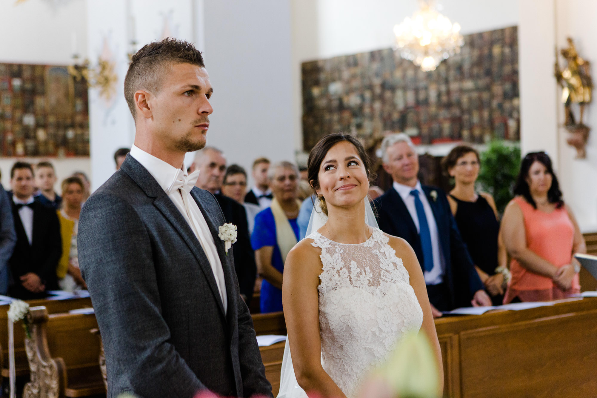 Hochzeit Verena & Mathias, Gut Mergenthau, Kissing - Hochzeitsreportage fotografiert von Yvonne & Rolland Photography