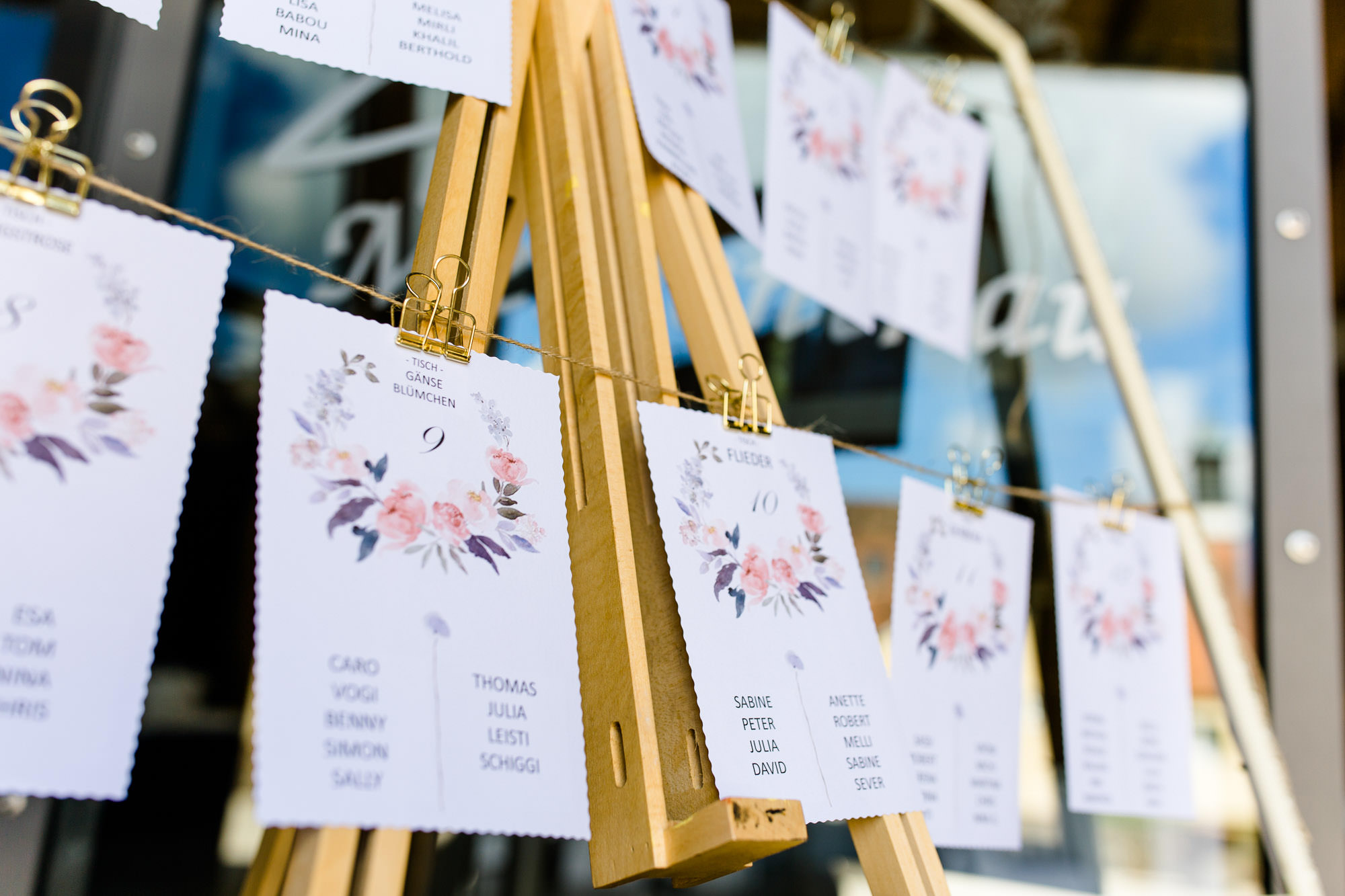 Hochzeit Verena & Mathias, Gut Mergenthau, Kissing - Hochzeitsreportage fotografiert von Yvonne & Rolland Photography