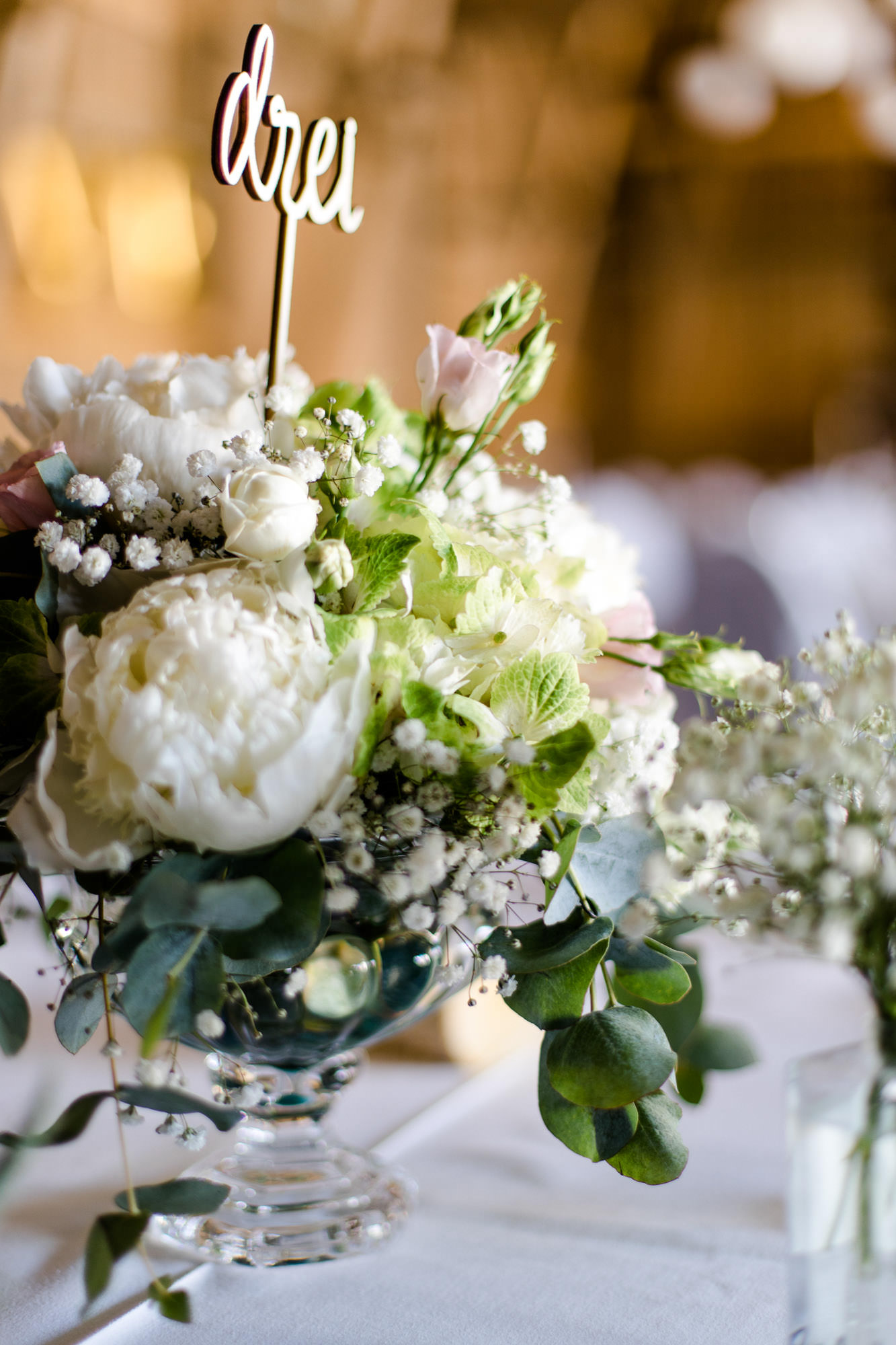 Hochzeit Verena & Mathias, Gut Mergenthau, Kissing - Hochzeitsreportage fotografiert von Yvonne & Rolland Photography